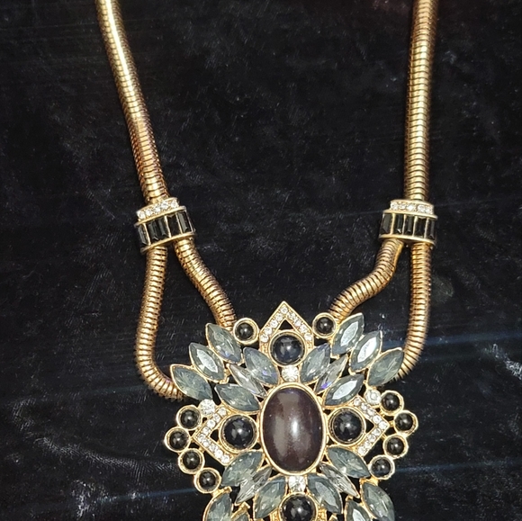 Vtg Gold Tone Necklace With Large Rhinestone Pendant - Picture 6 of 7